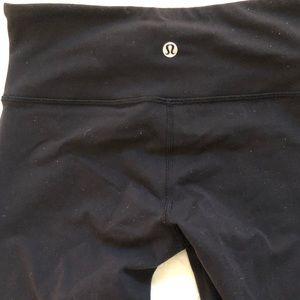 LULULEMON low rise wunder under capris